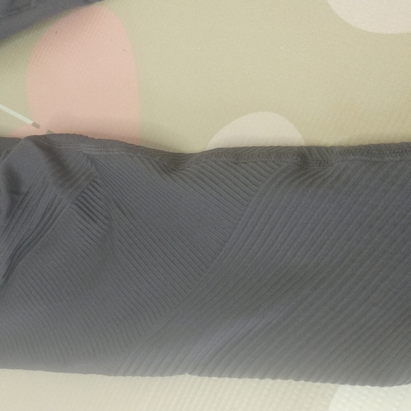 Fabletics cropped leggings. Size S - Picture 2 of 8